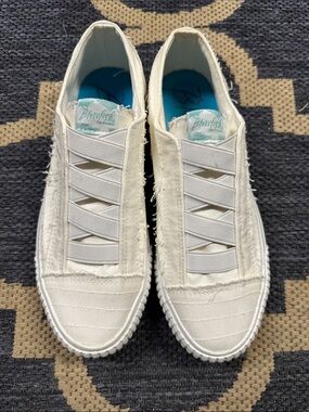 Blowfish Malibu Women’s White Canvas Slip-On Sneakers with Elastic Laces